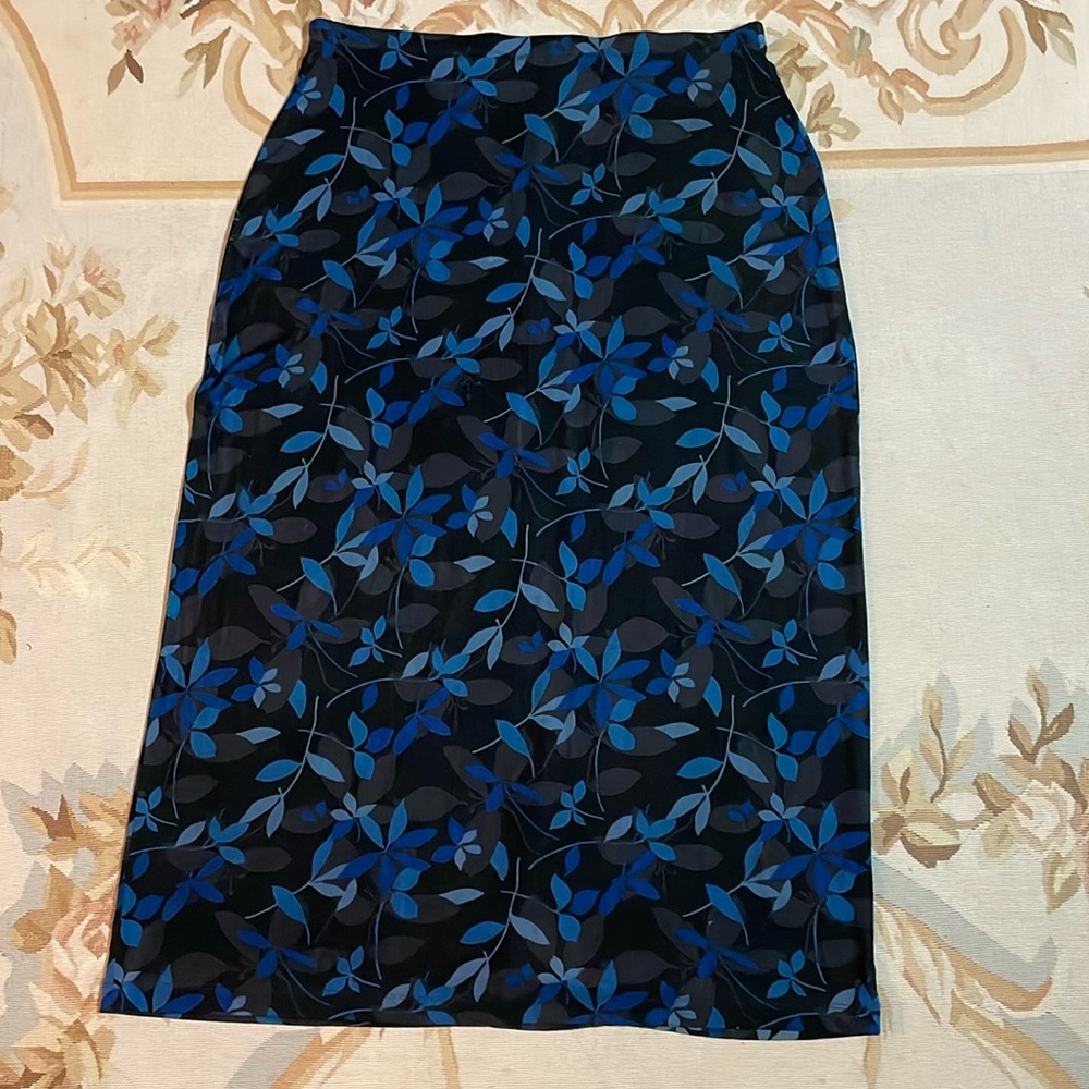 Black blue and gray floral skirt by Linden Hill extra large
